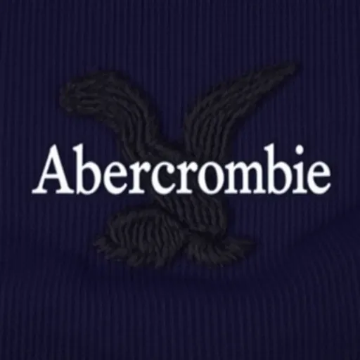 Aparece el logotipo de Abercrombie en artículos de ropa