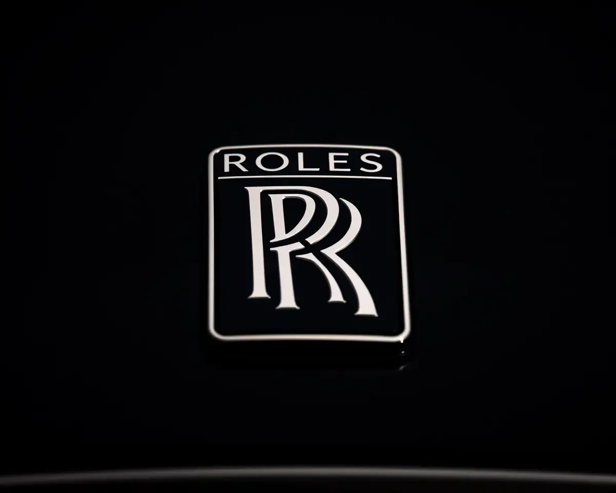 Rolls-Royce Logo in High-Resolution 4K iPhone Wallpaper