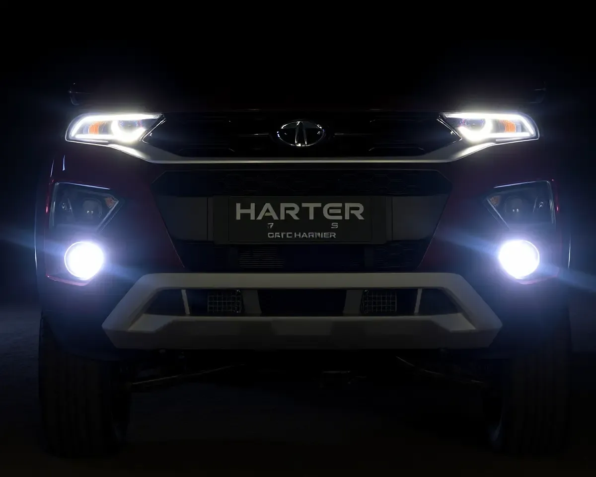 Tata Harrier Aggressive Front Grille: Nighttime Spotlight