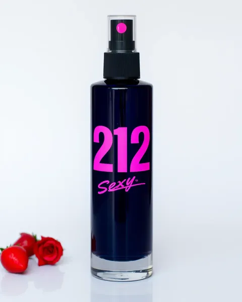 Marca de Fragrância 212 Oferece Bolsa de 100ml Sexy